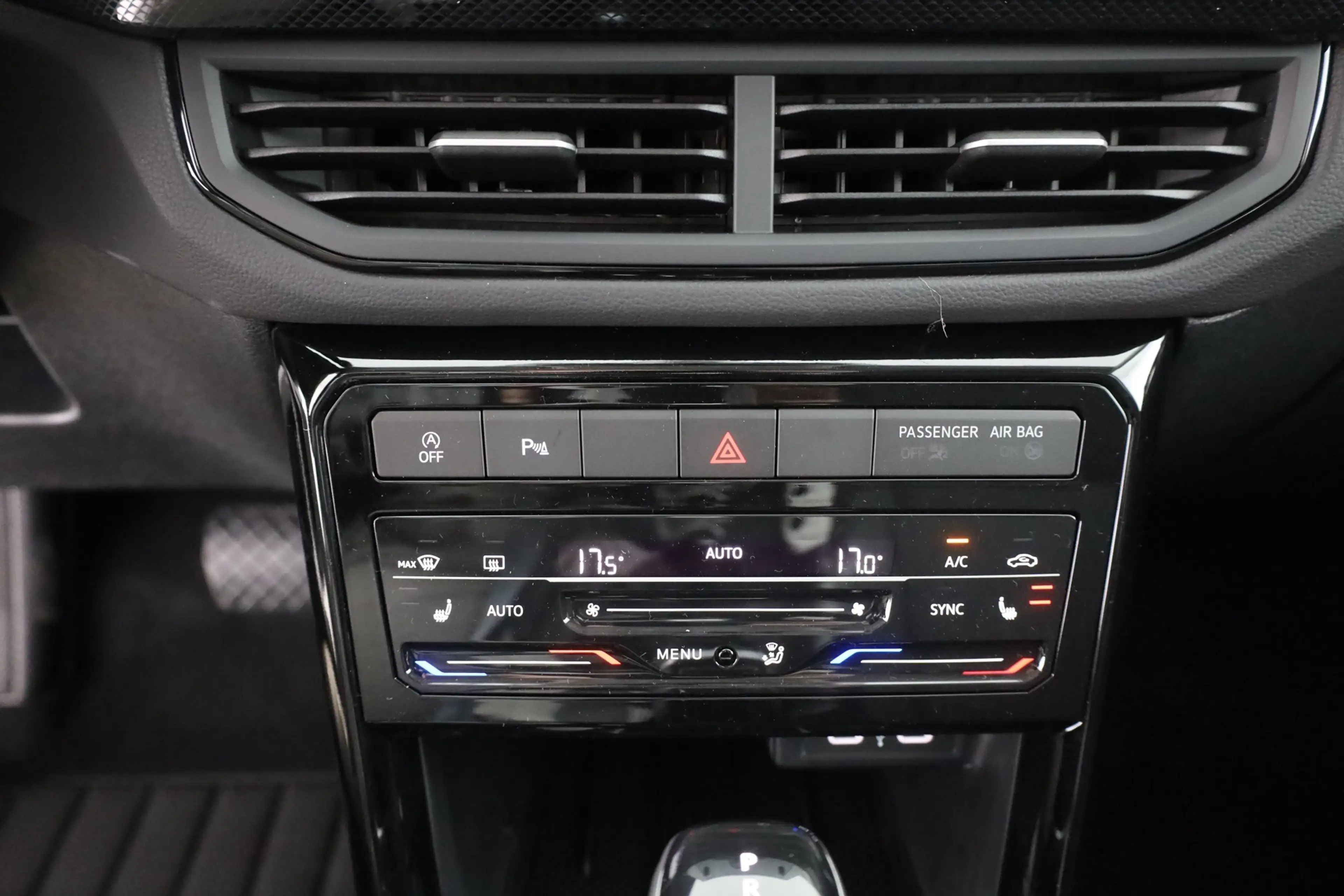 Volkswagen T-Cross 1.5 TSI DSG Matrix ACC Kamera — photo 14