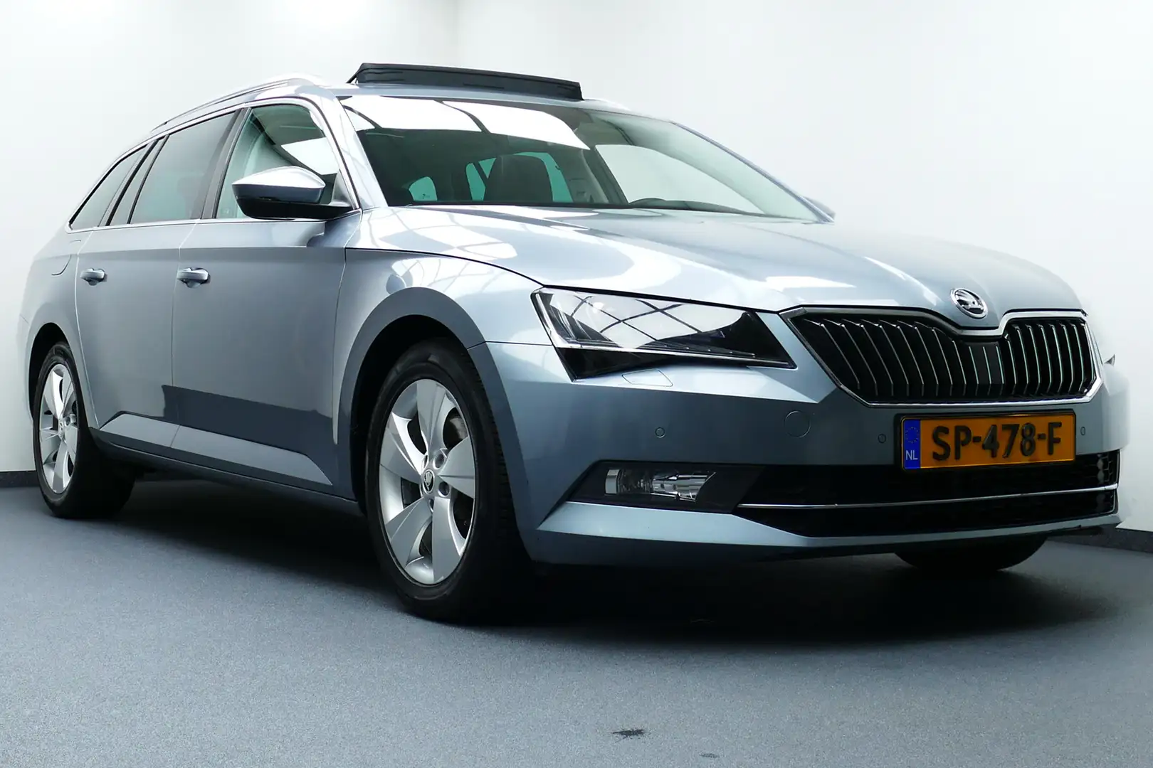 Skoda Superb Combi 1.4 150pk TSI ACT Ambition Business. Panodak Grau - 2