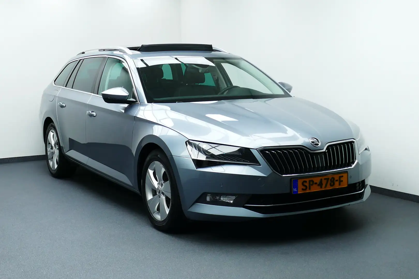 Skoda Superb Combi 1.4 150pk TSI ACT Ambition Business. Panodak Grau - 1