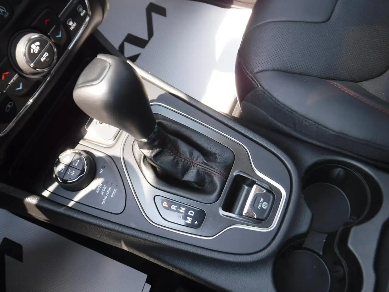 Jeep Cherokee снимка Jeep Cherokee