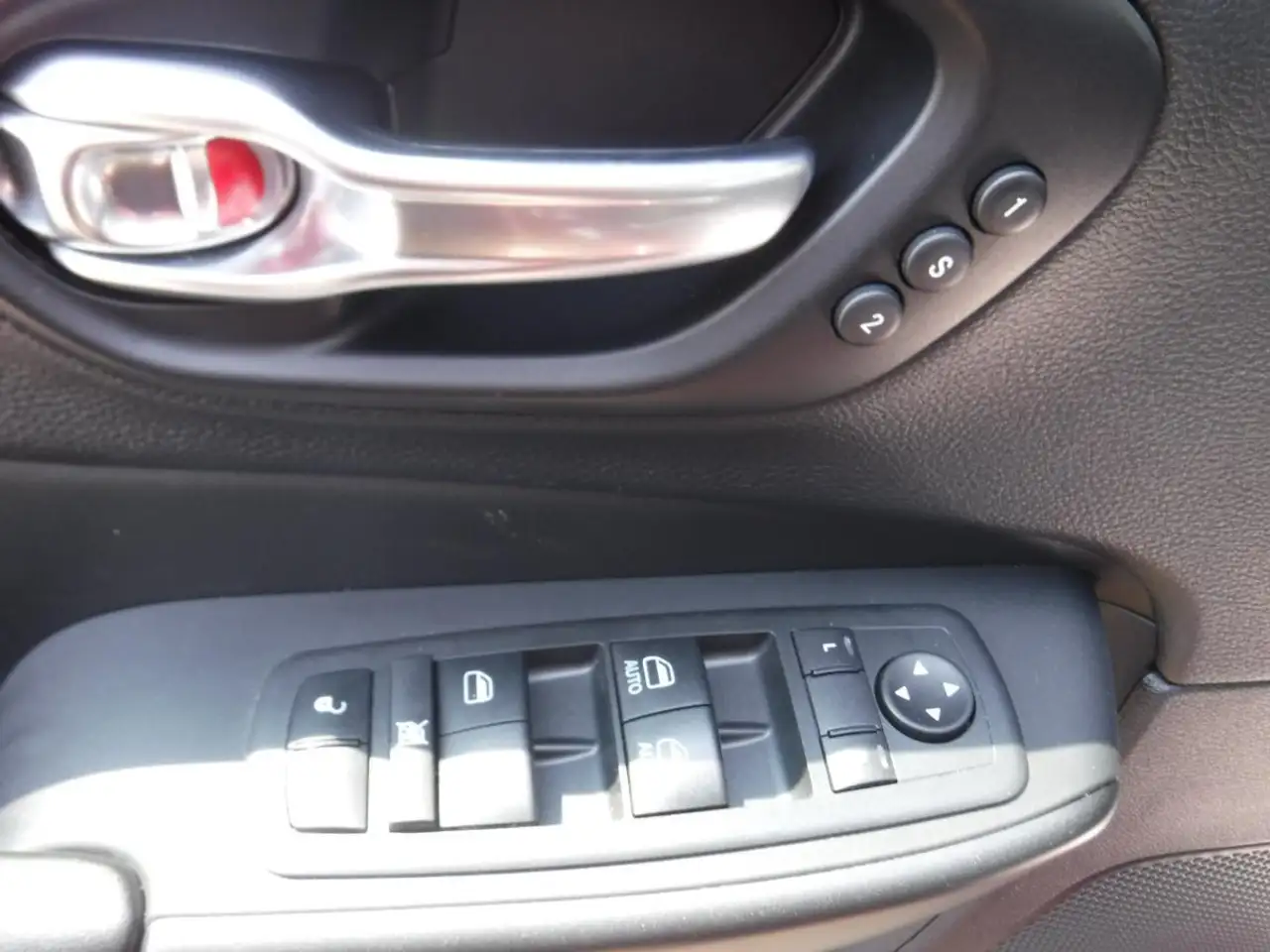 Jeep Cherokee снимка Jeep Cherokee