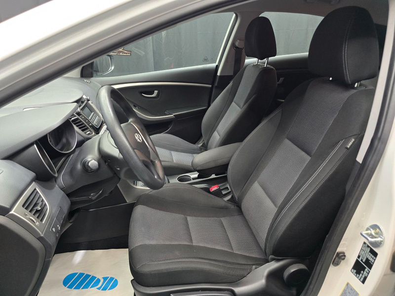 Hyundai i30 Classic 1 HAND KLIMA — photo 12