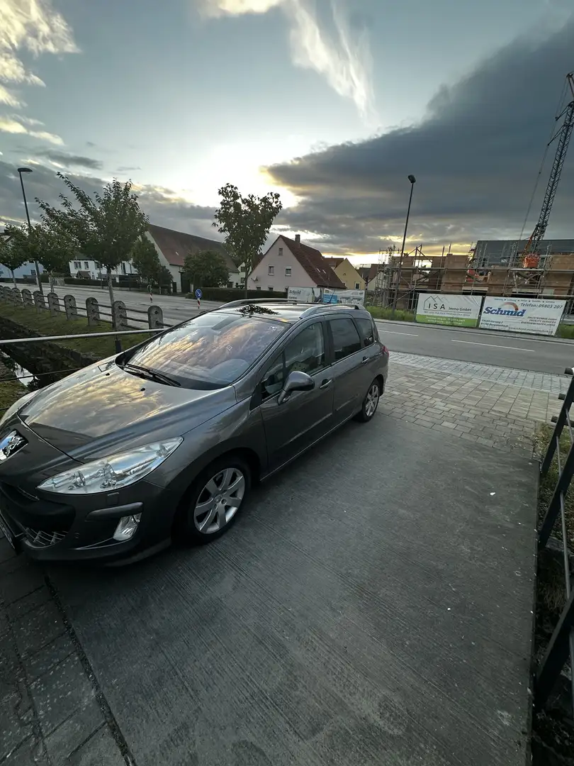 Peugeot 308 SW 140 THP Automatik Platinum Grau - 2
