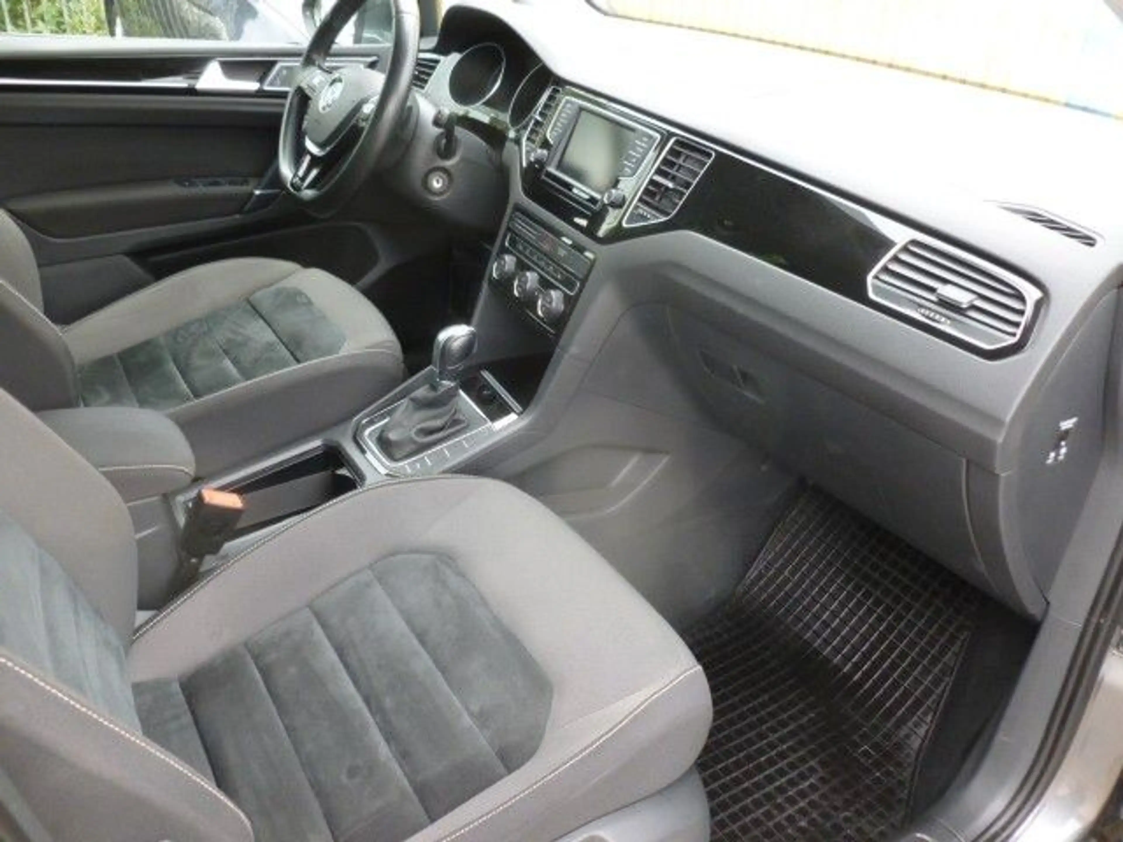 Volkswagen Golf Sportsvan 1.4 TSI Navi Kamera AHK Highline — photo 8
