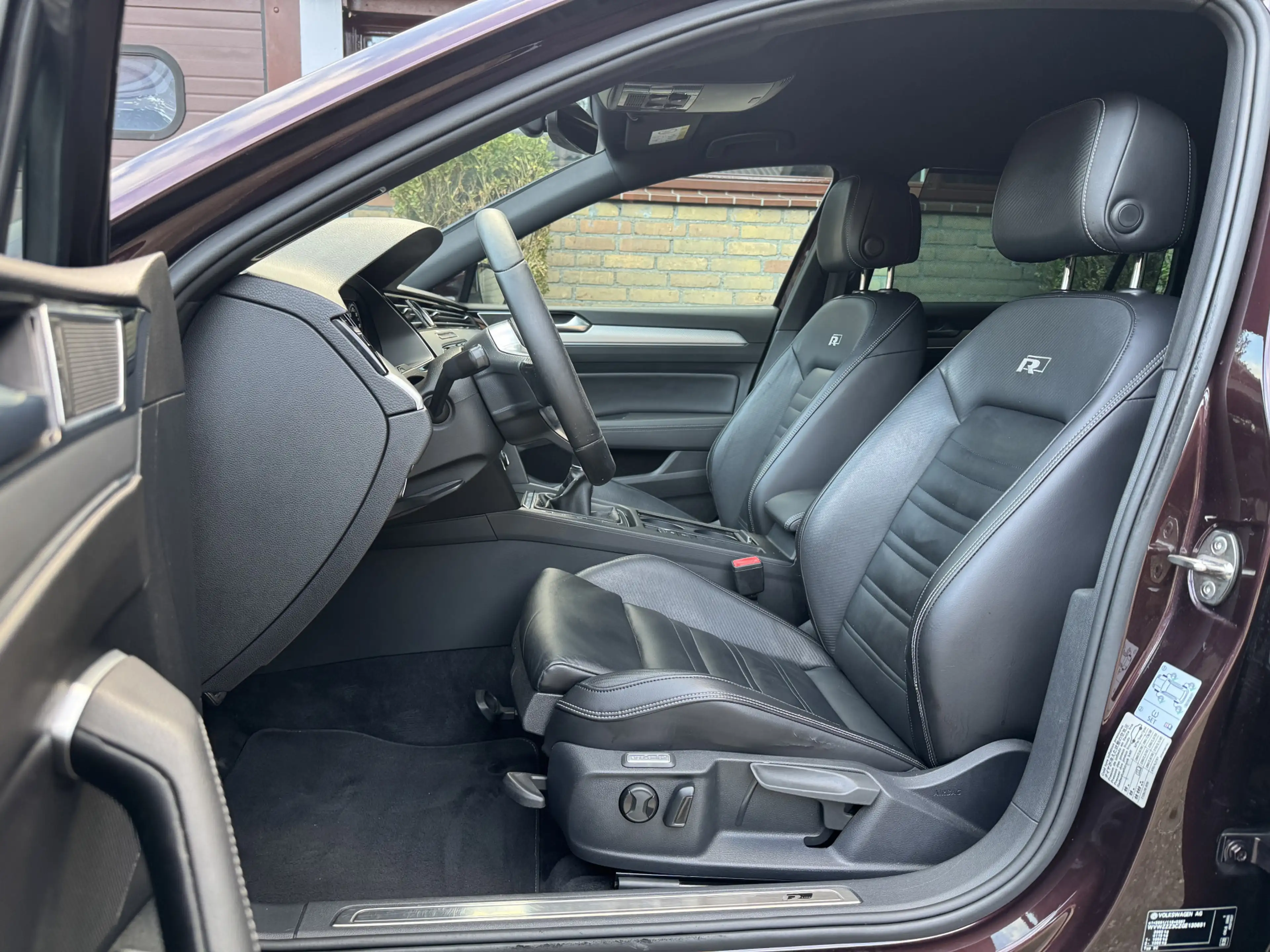 Volkswagen Passat Variant 2.0 TDI R-line Leer 150pk Camera — photo 9