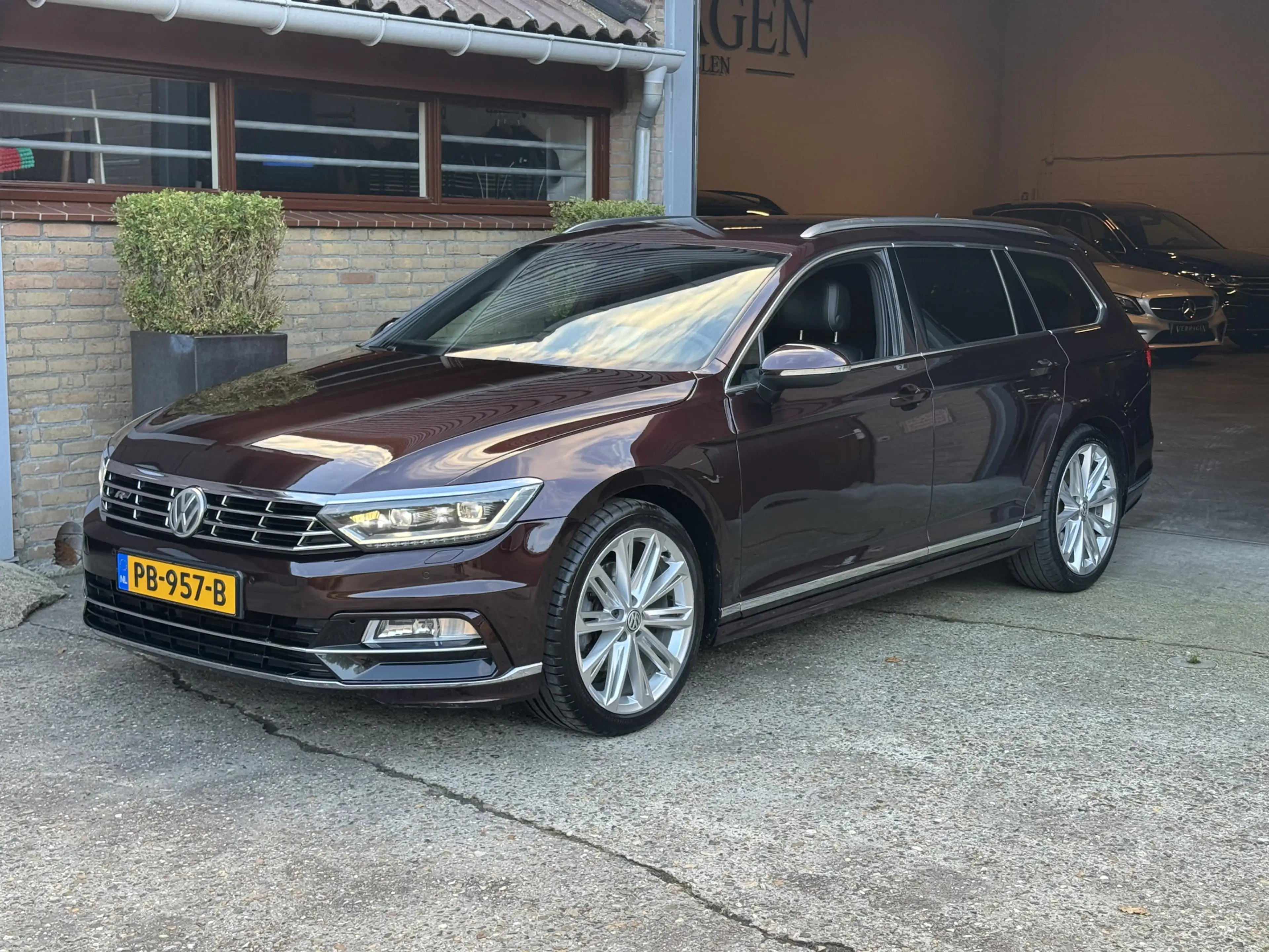 Volkswagen Passat Variant 2.0 TDI R-line Leer 150pk Camera — photo 5