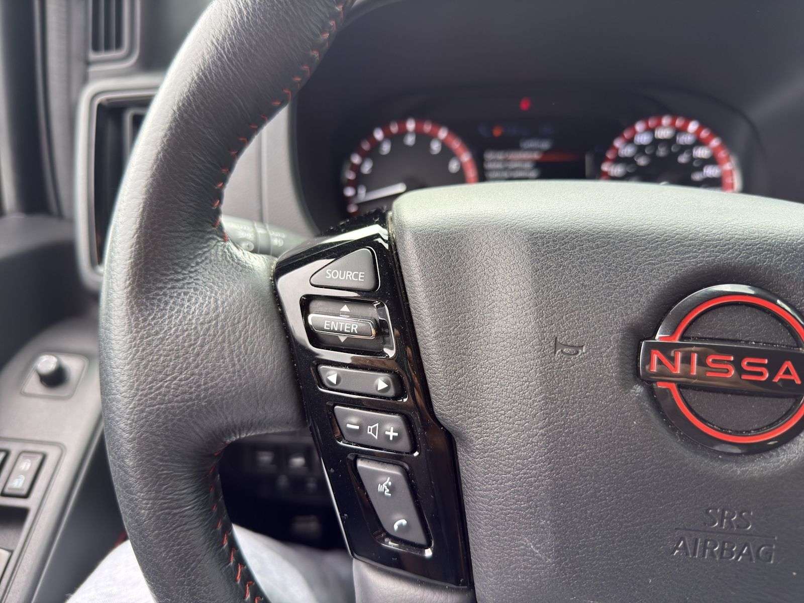 2025 Nissan Frontier PRO-4X — photo 1