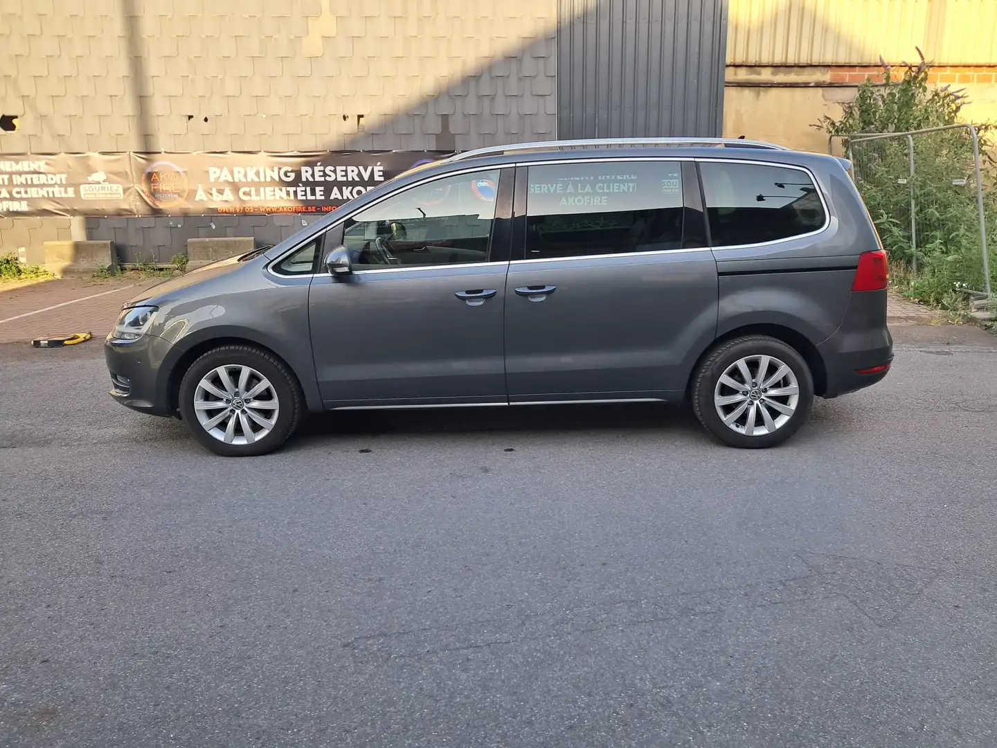 Volkswagen Sharan Sharan 2.0 CR TDi Trendline BMT Grijs - 2