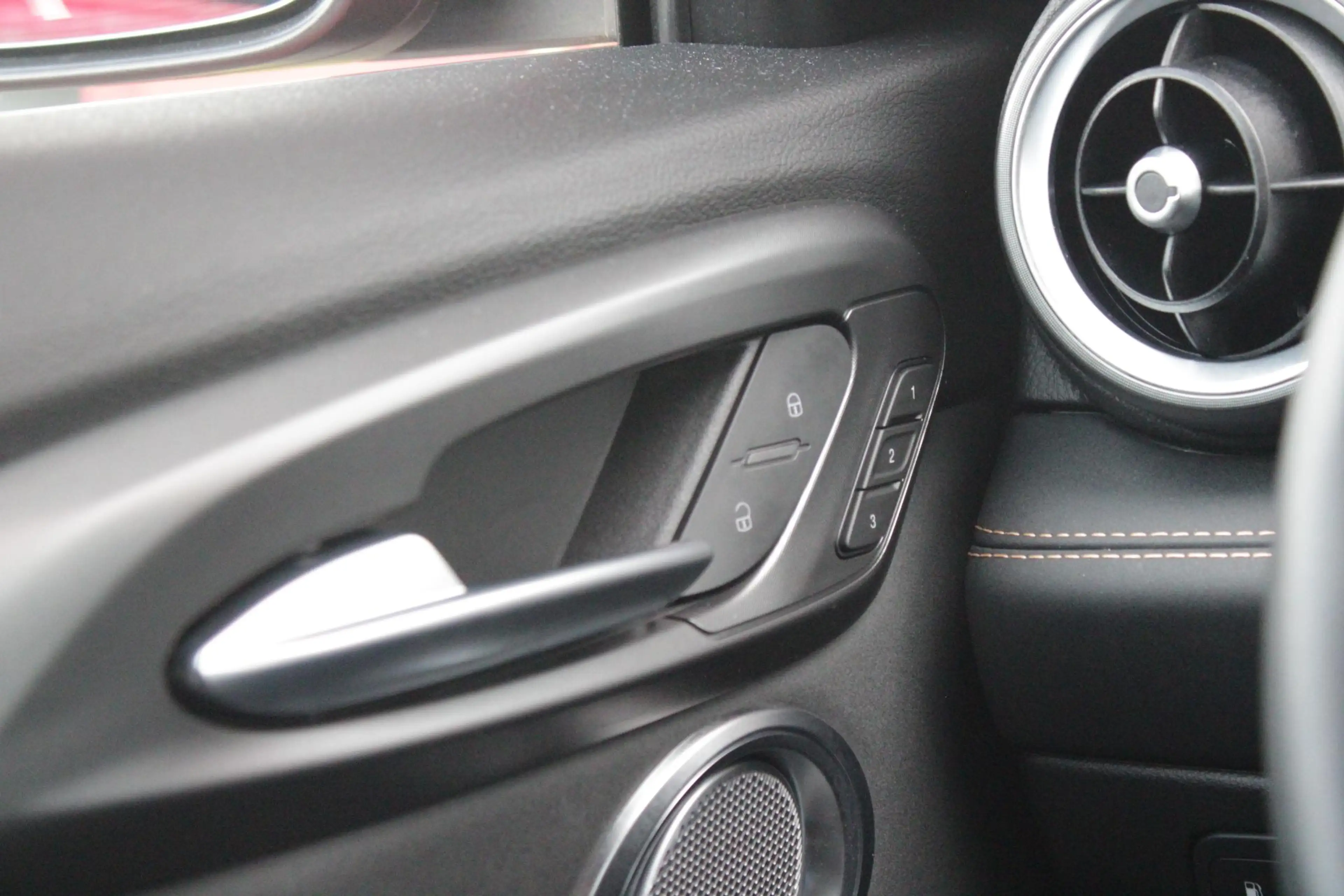 Alfa Romeo Tonale 1.3T PHEV 280PK EDIZIONE BUSINESS | AFNEEMBARE TRE — photo 31
