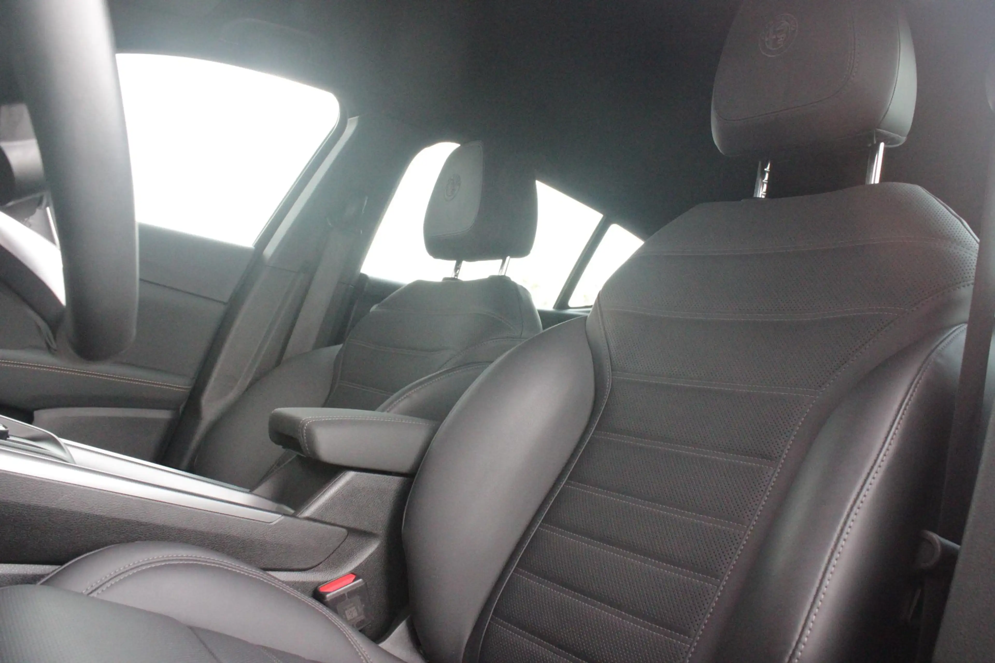 Alfa Romeo Tonale 1.3T PHEV 280PK EDIZIONE BUSINESS | AFNEEMBARE TRE — photo 2