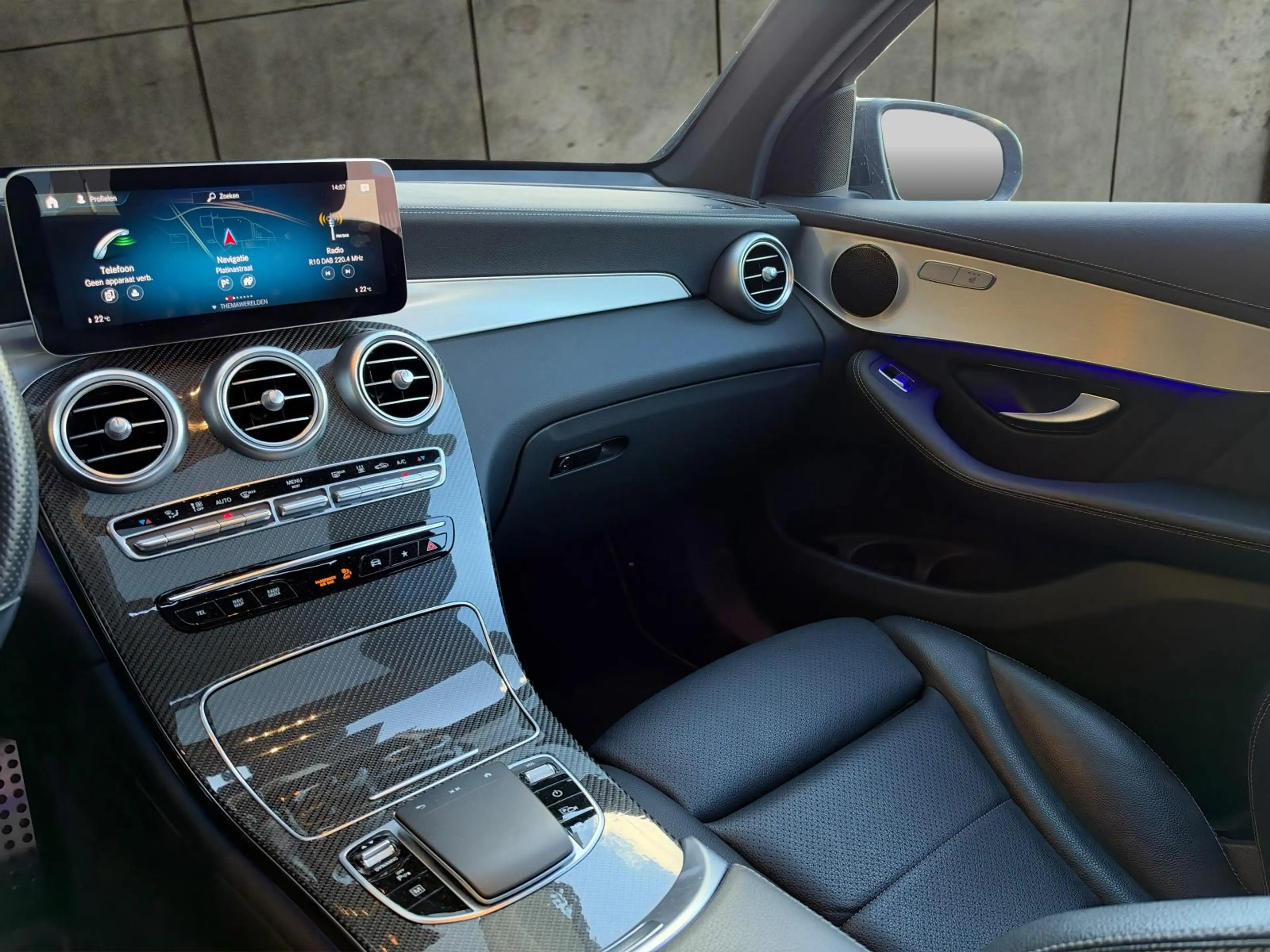 Mercedes-Benz GLC 300 300e Coupé 4-Matic AMG Line | Rij-Assistentiepakke — photo 10