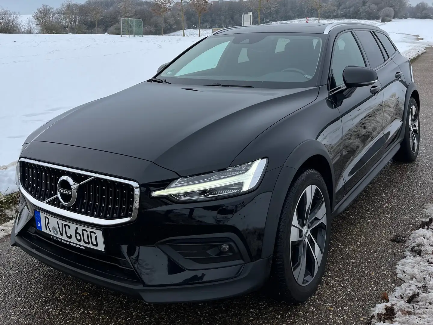 Volvo V60 Cross Country V60 Cross Country D4 AWD Geartronic Pro Schwarz - 1