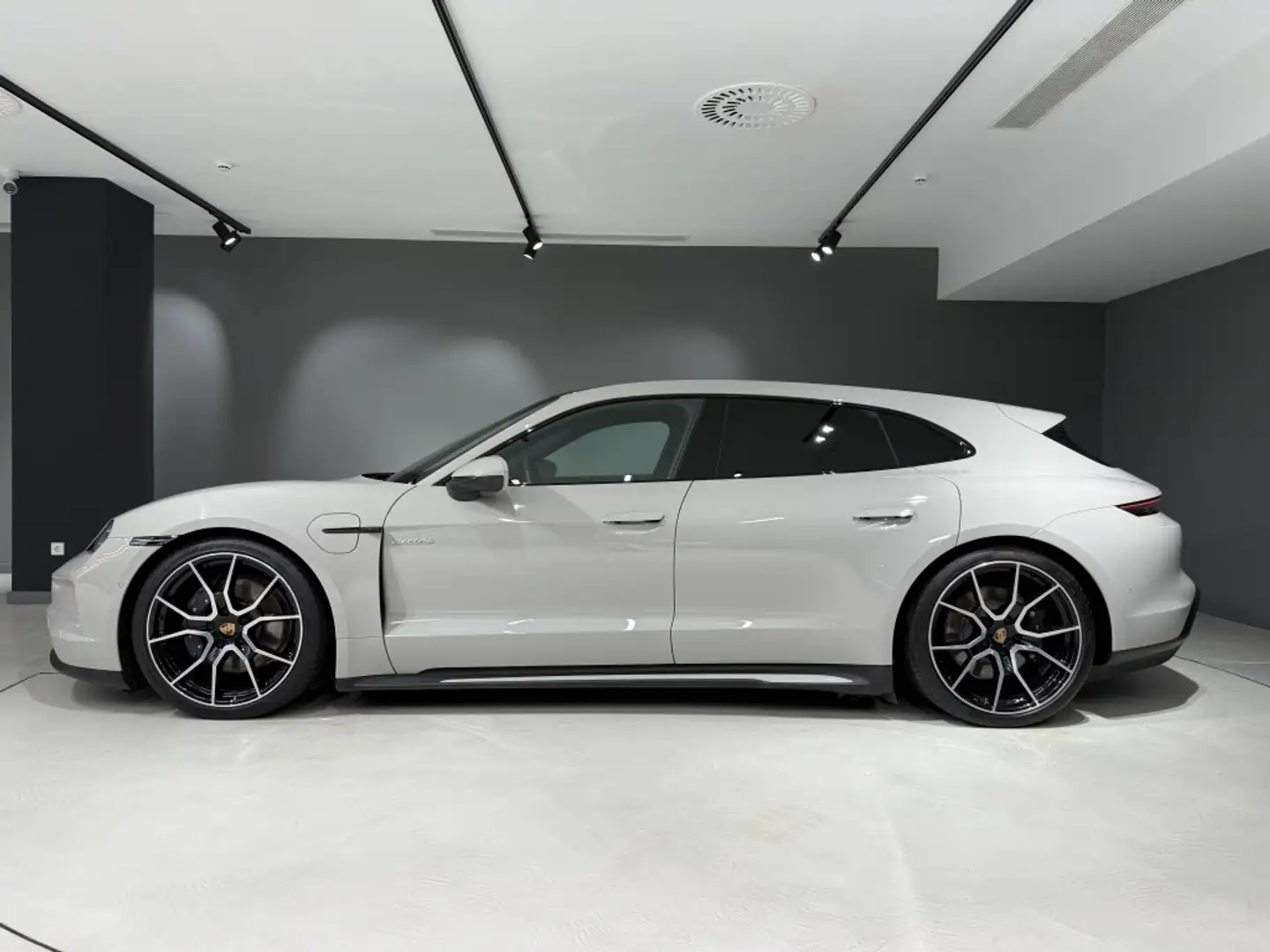 Porsche Taycan Sport Turismo Gris - 2