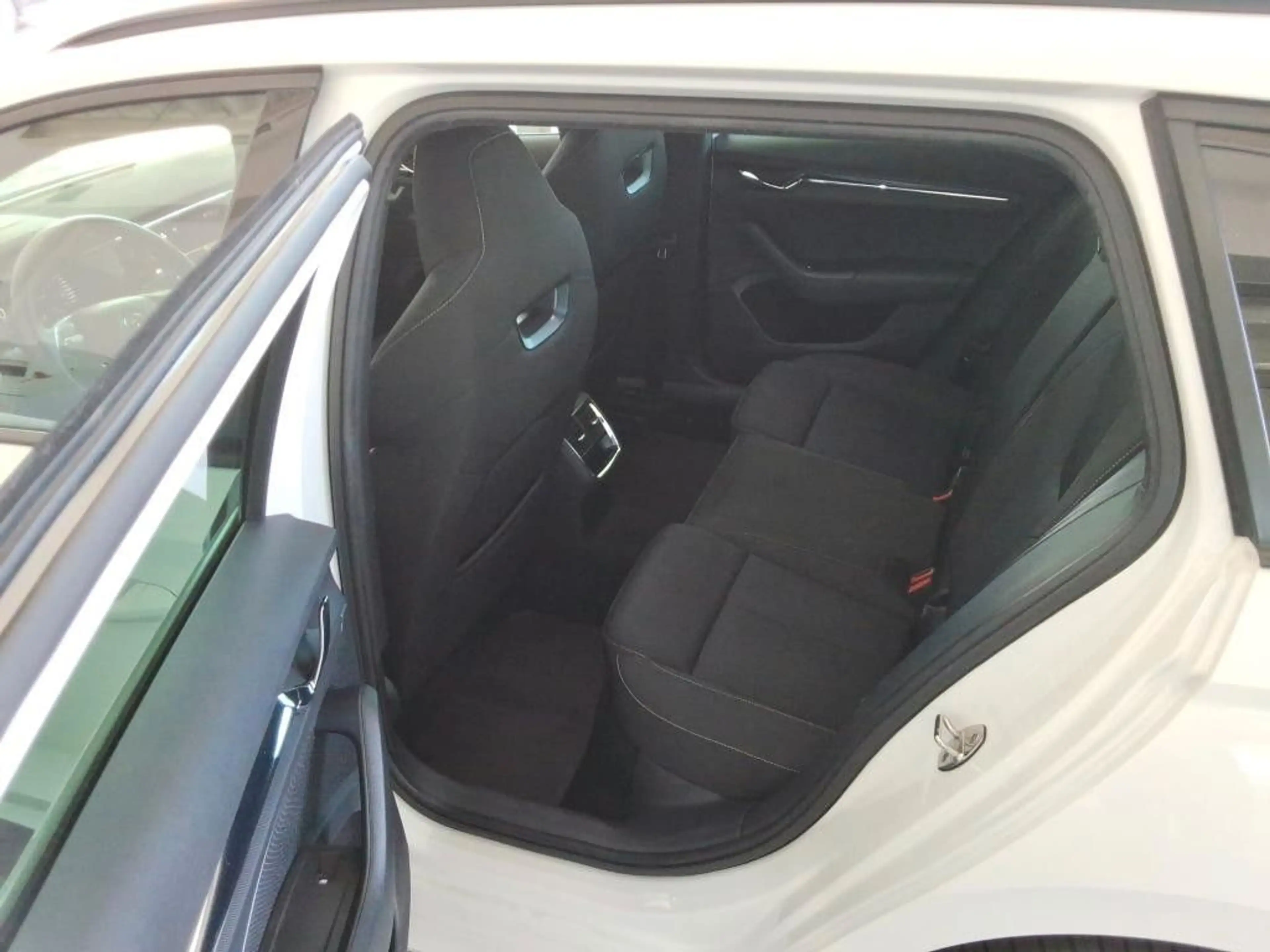 Skoda Octavia Combi Sportpaket 1.4e/TSI Navi SHZ AHK — photo 6