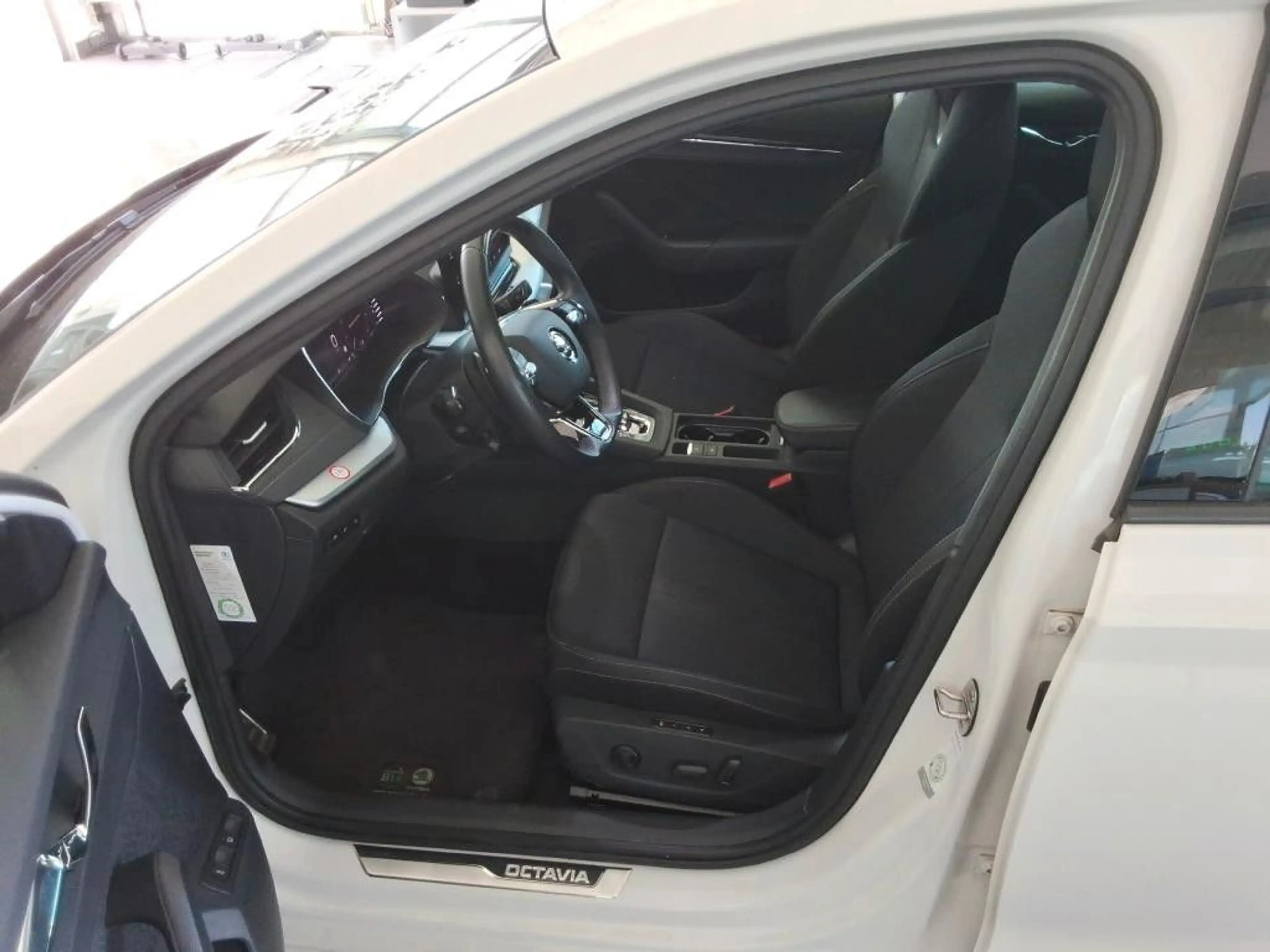 Skoda Octavia Combi Sportpaket 1.4e/TSI Navi SHZ AHK — photo 5