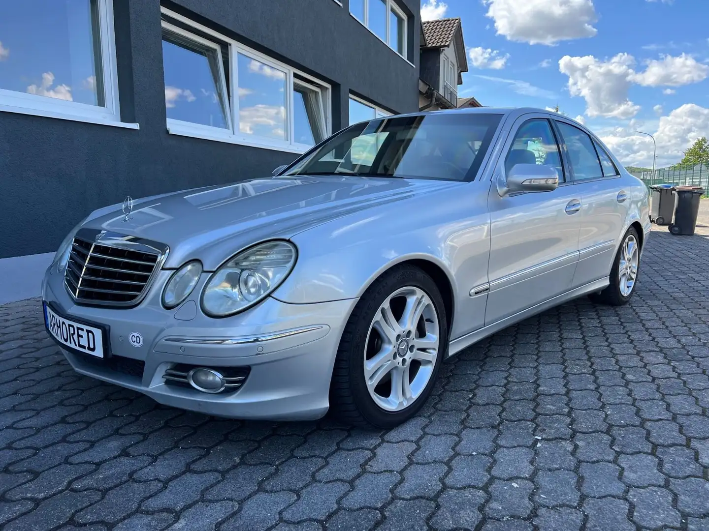 Mercedes-Benz E 320 GUARD*B4*SONDERSCHUTZFAHRZEUG*GEPANZERT* Silber - 1