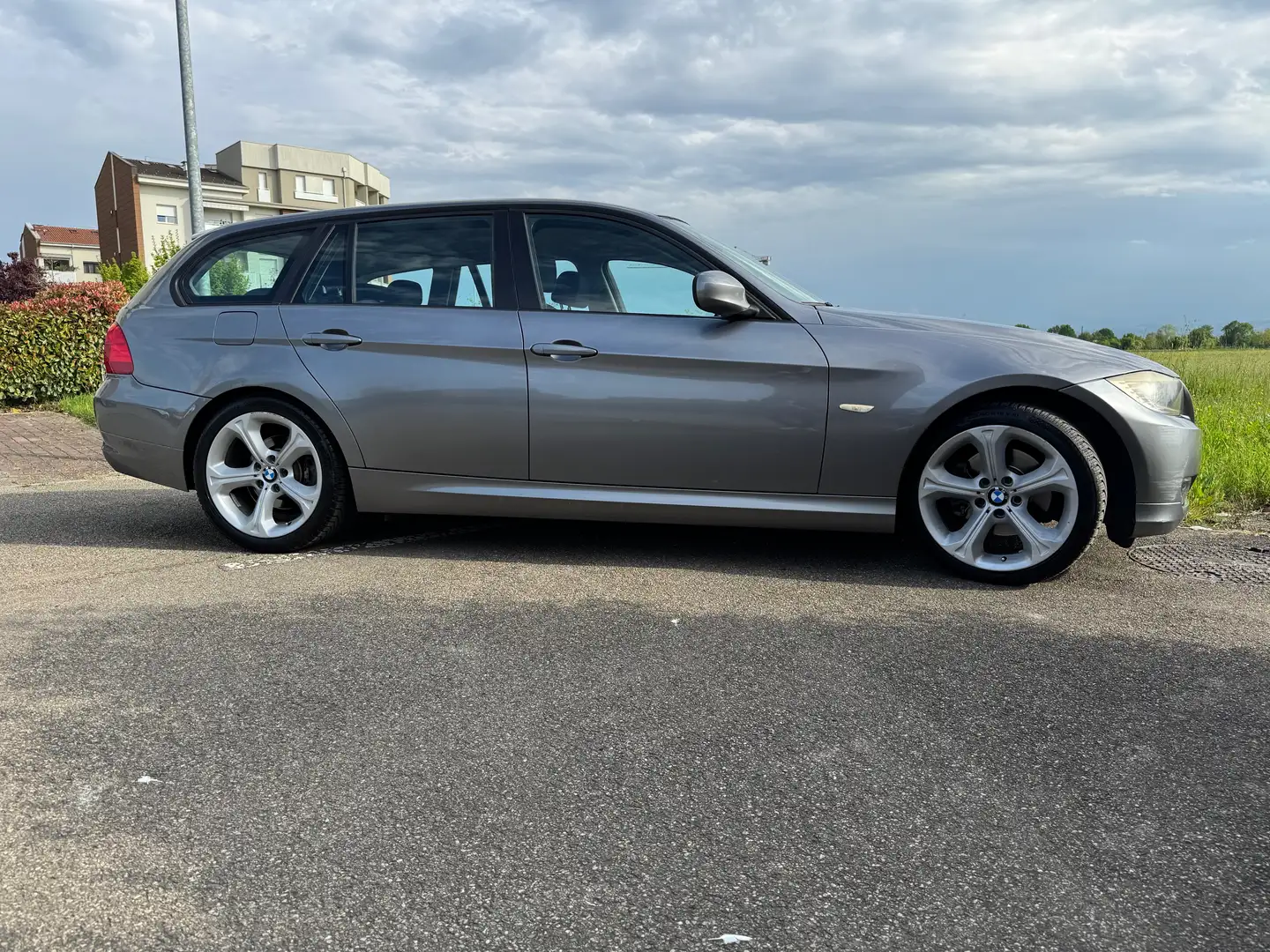 BMW 320 Serie 3 E91 Touring320i Touring Futura FL Gris - 2