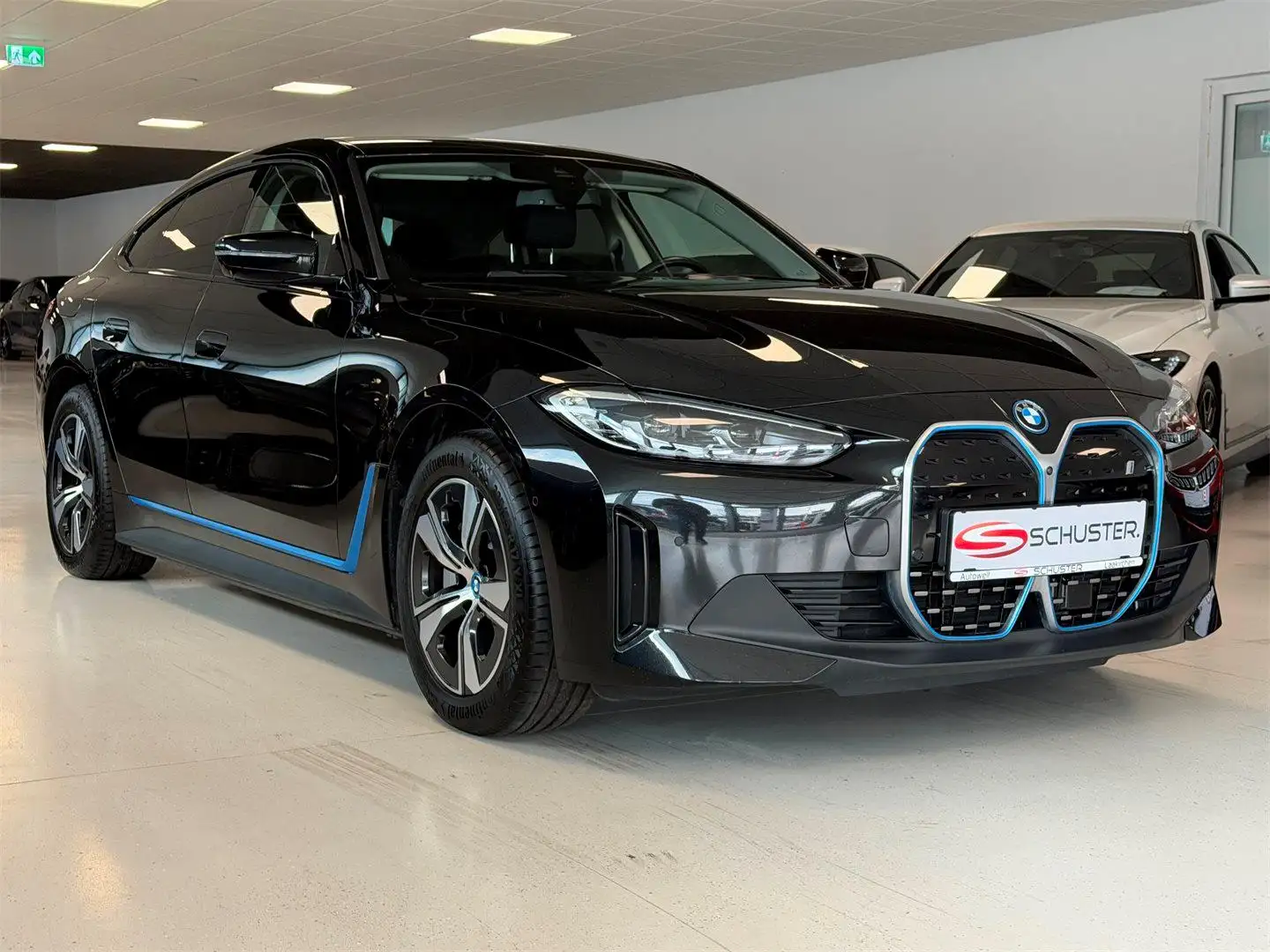 BMW i4 eDrive35 67kWh Schwarz - 1