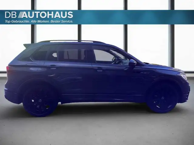 Volkswagen Tiguan view 3