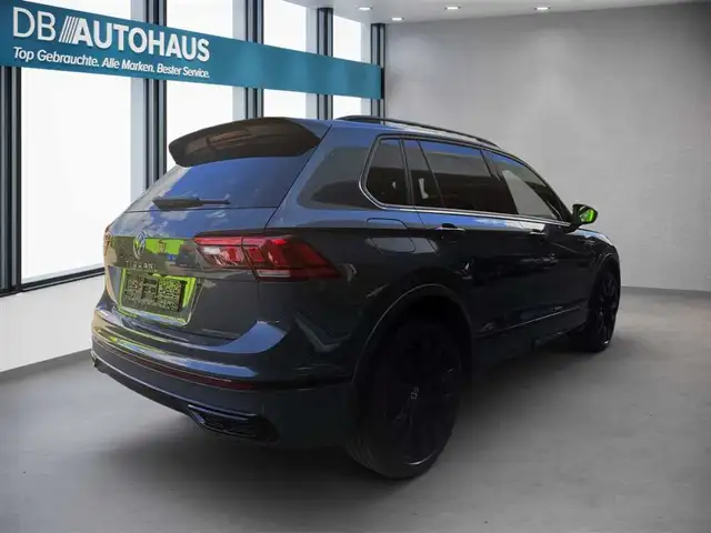 Volkswagen Tiguan view 4