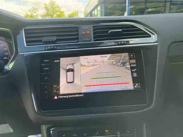 Volkswagen Tiguan view 12
