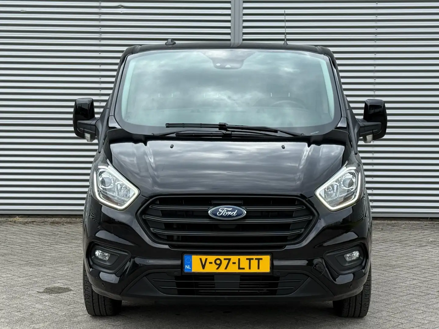 Ford Transit Custom 320 2.0 TDCI L2H1 130pk Airco/ Stoelverw./ Camera/ Zwart - 2