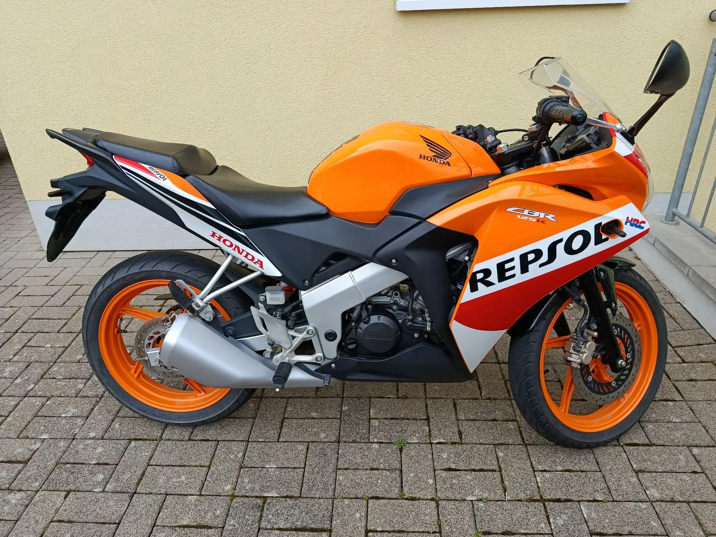 Honda CBR 125 R JC50 Repsol Edition Oranžová - 1
