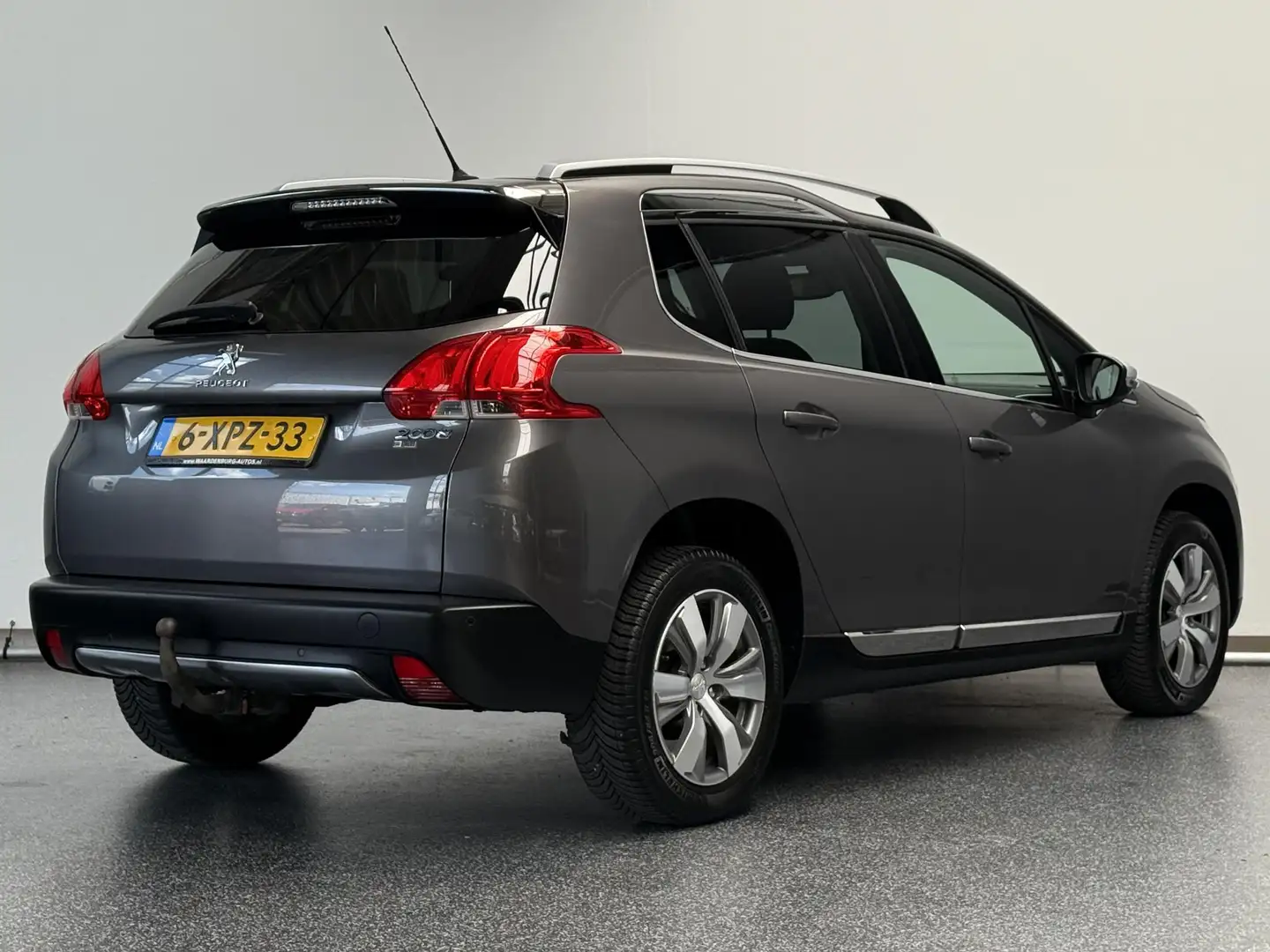 Peugeot 2008 1.2 PureTech Allure | Automaat | Panorama | Airco Grijs - 2