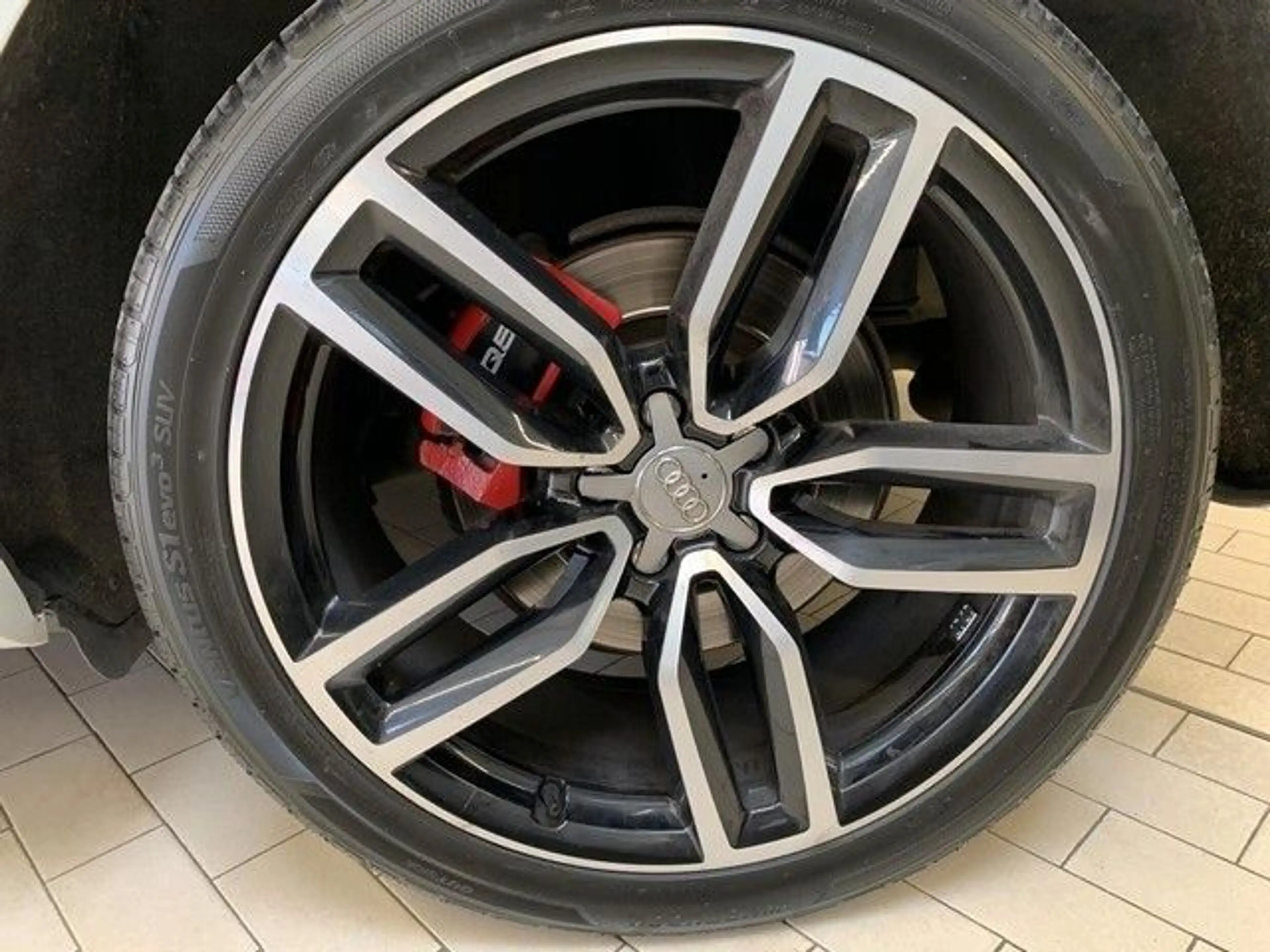 Audi SQ5 3.0 TDI plus quattro ab ca. 15.09.26 — photo 8