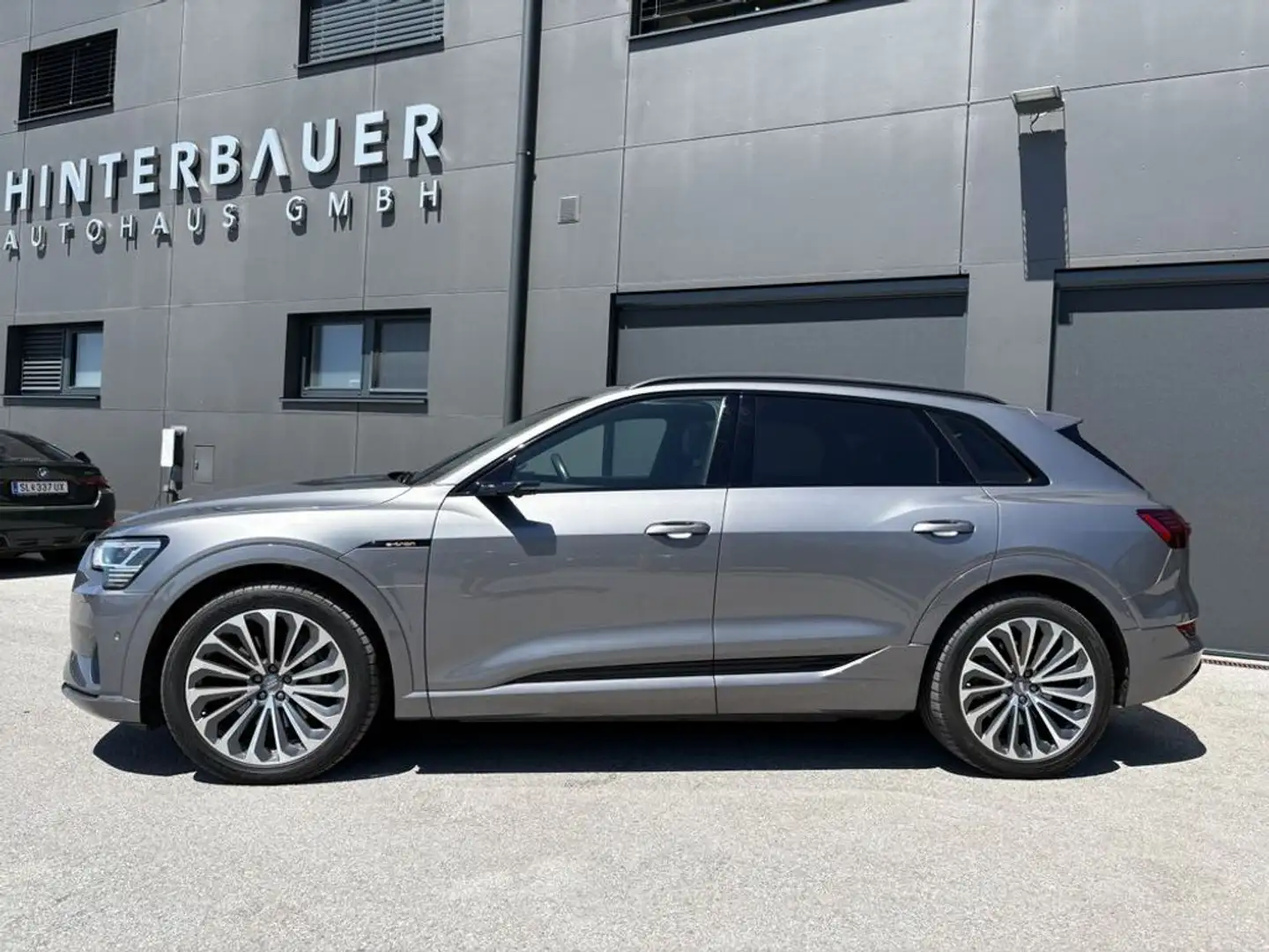 Audi e-tron 55 quattro advanced*KAMERA*PANO*MASSAGE*BO Grau - 1