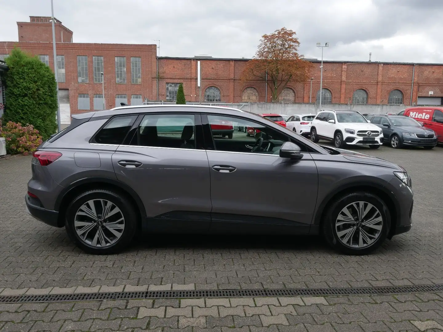 Audi Q4 e-tron 45 advanced quattro Navi LED Kamera Grau - 2