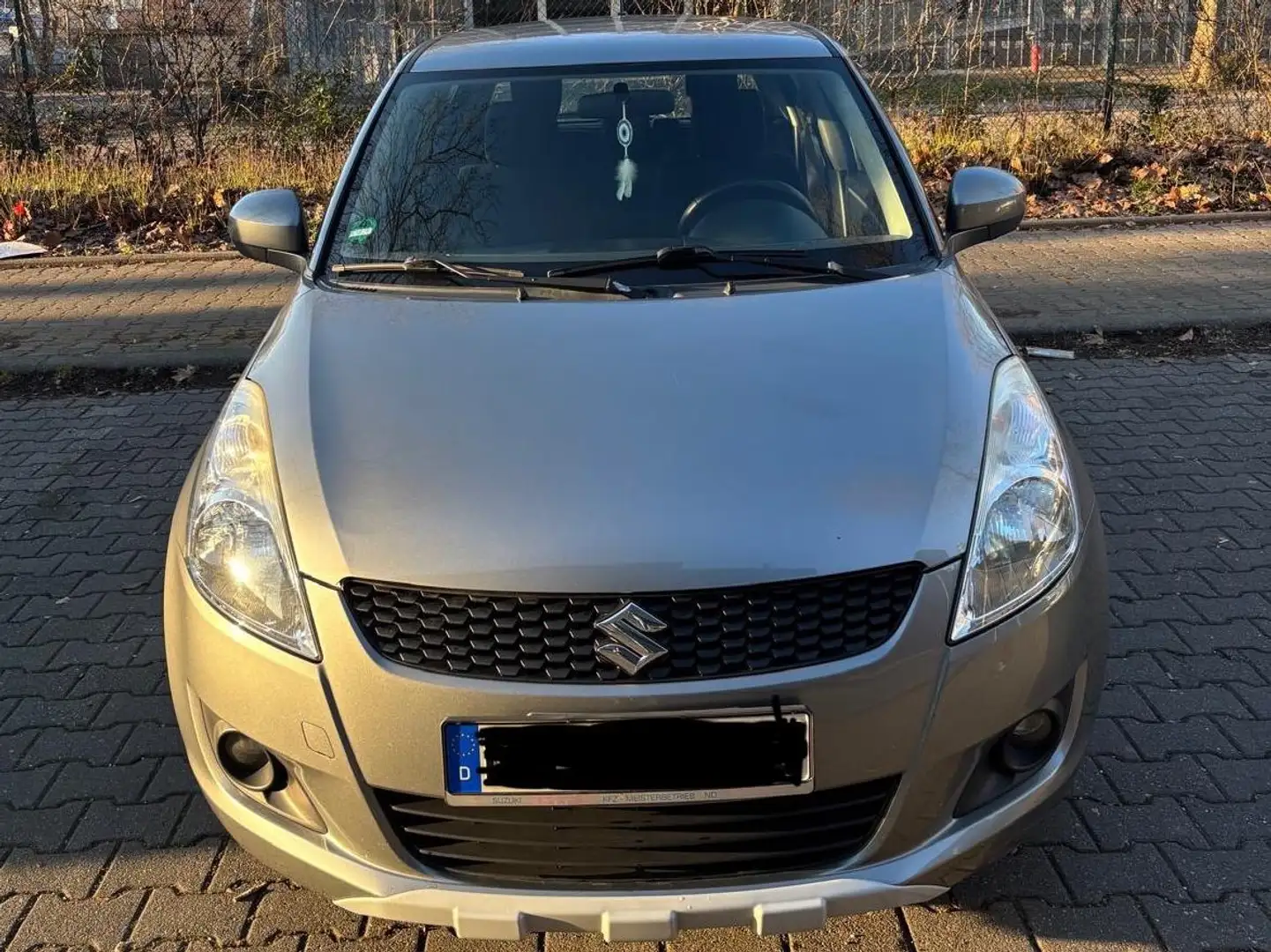 Suzuki Swift Grau - 1