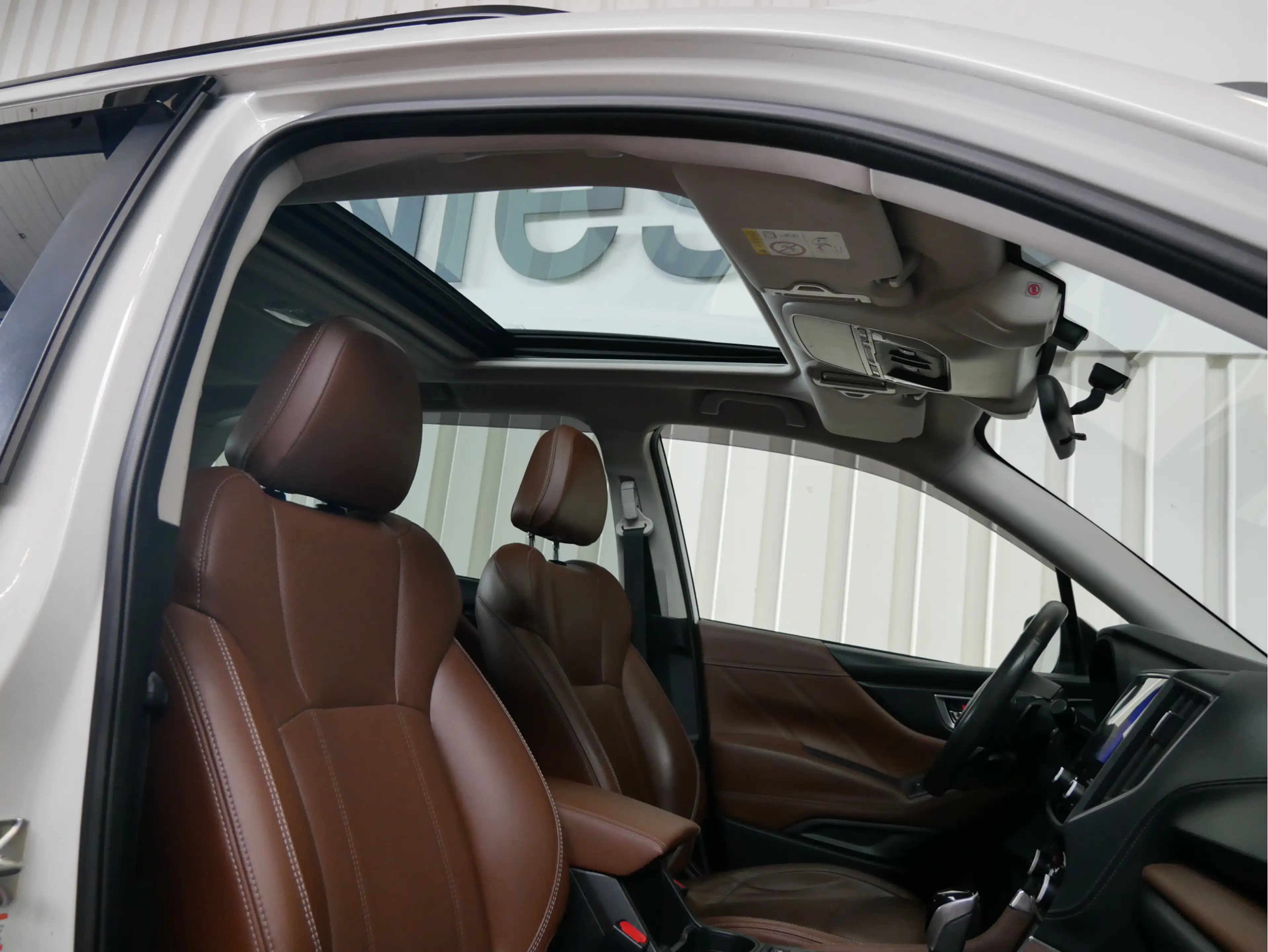 Subaru Forester 2.0i e-BOXER First Edition — photo 10