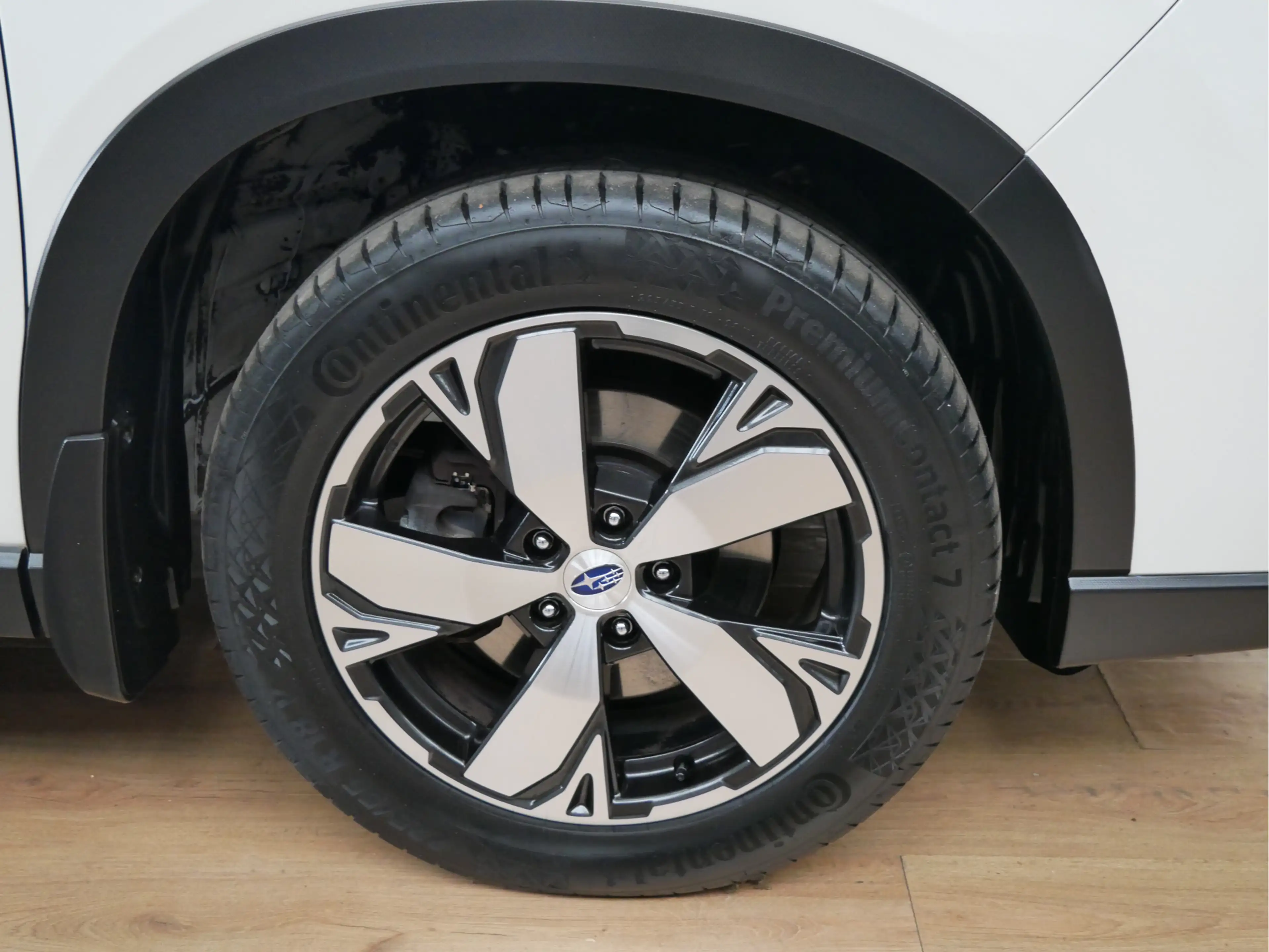 Subaru Forester 2.0i e-BOXER First Edition — photo 5