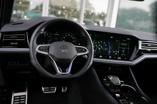 Volkswagen Touareg view 10