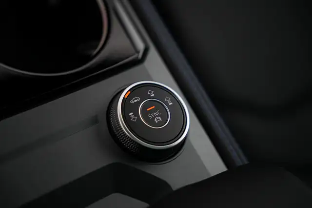 Volkswagen Touareg view 18