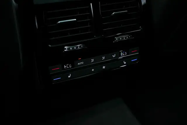 Volkswagen Touareg view 19