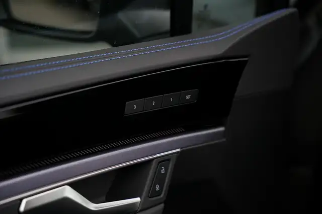 Volkswagen Touareg view 20