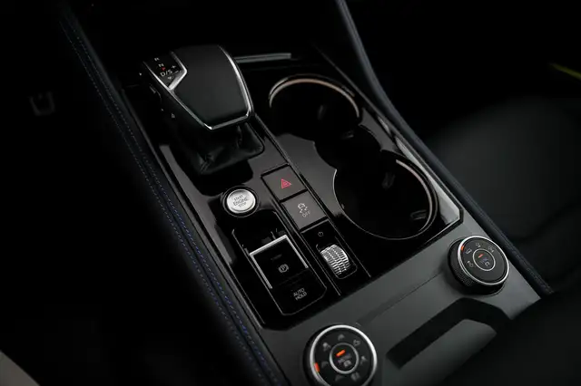 Volkswagen Touareg view 16