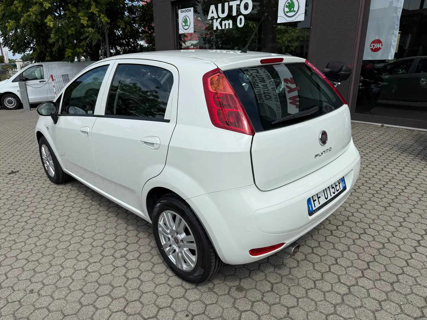 Fiat Punto Punto III 2012 3p 1.4 easypower Young, Gpl Blanc - 1