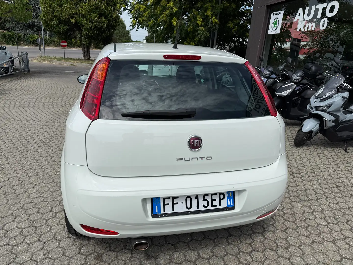 Fiat Punto Punto III 2012 3p 1.4 easypower Young, Gpl Blanc - 2