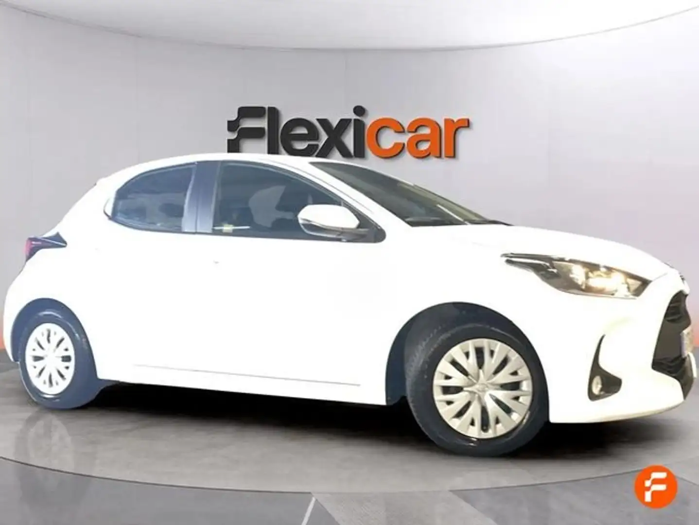 Toyota Yaris COMFORT 72CV - 5P (2023) Blanco - 2
