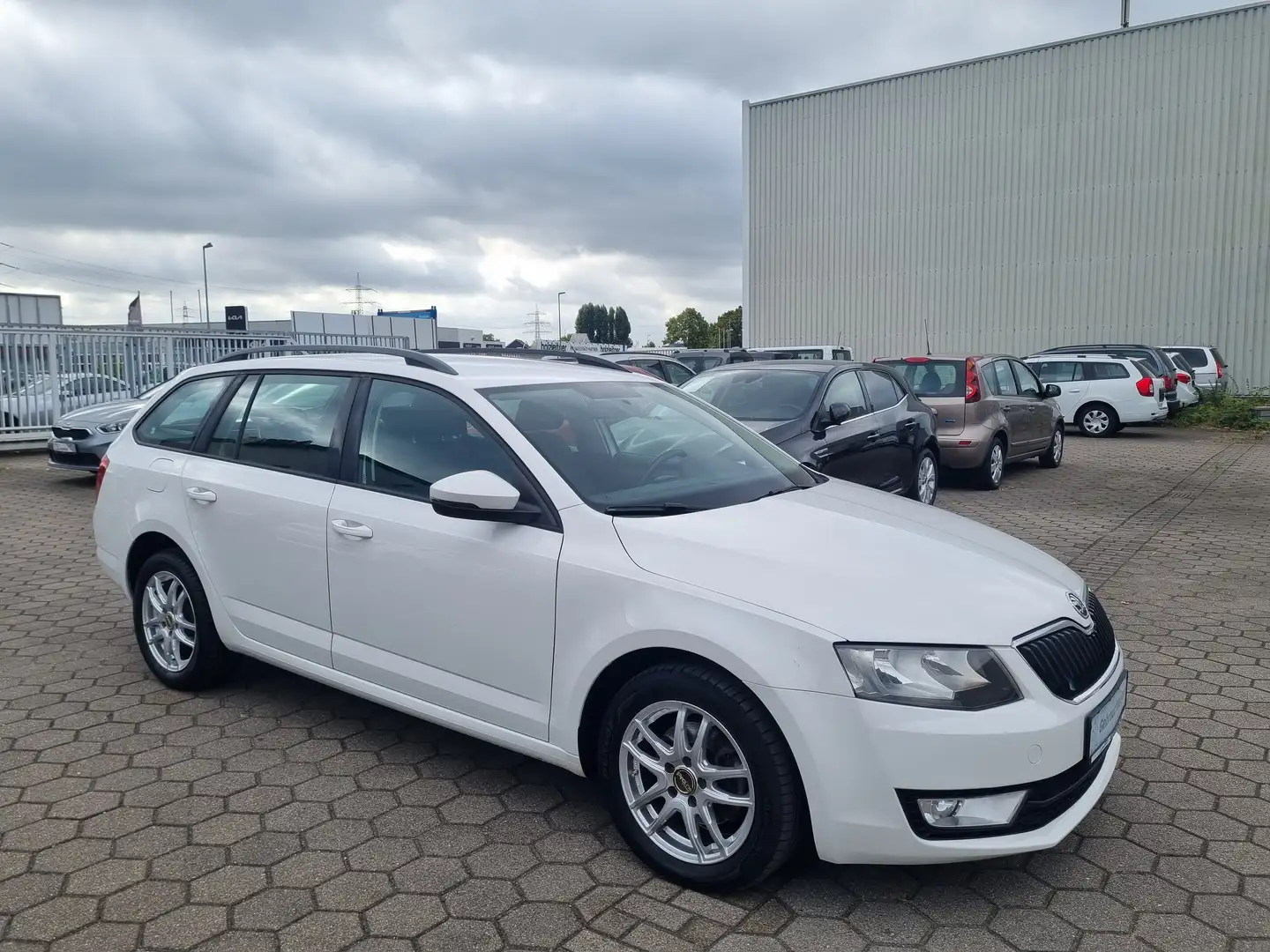 Skoda Octavia Combi 1.6 TDI Ambition DSG"Lückenlos S-Heft"... Weiß - 2