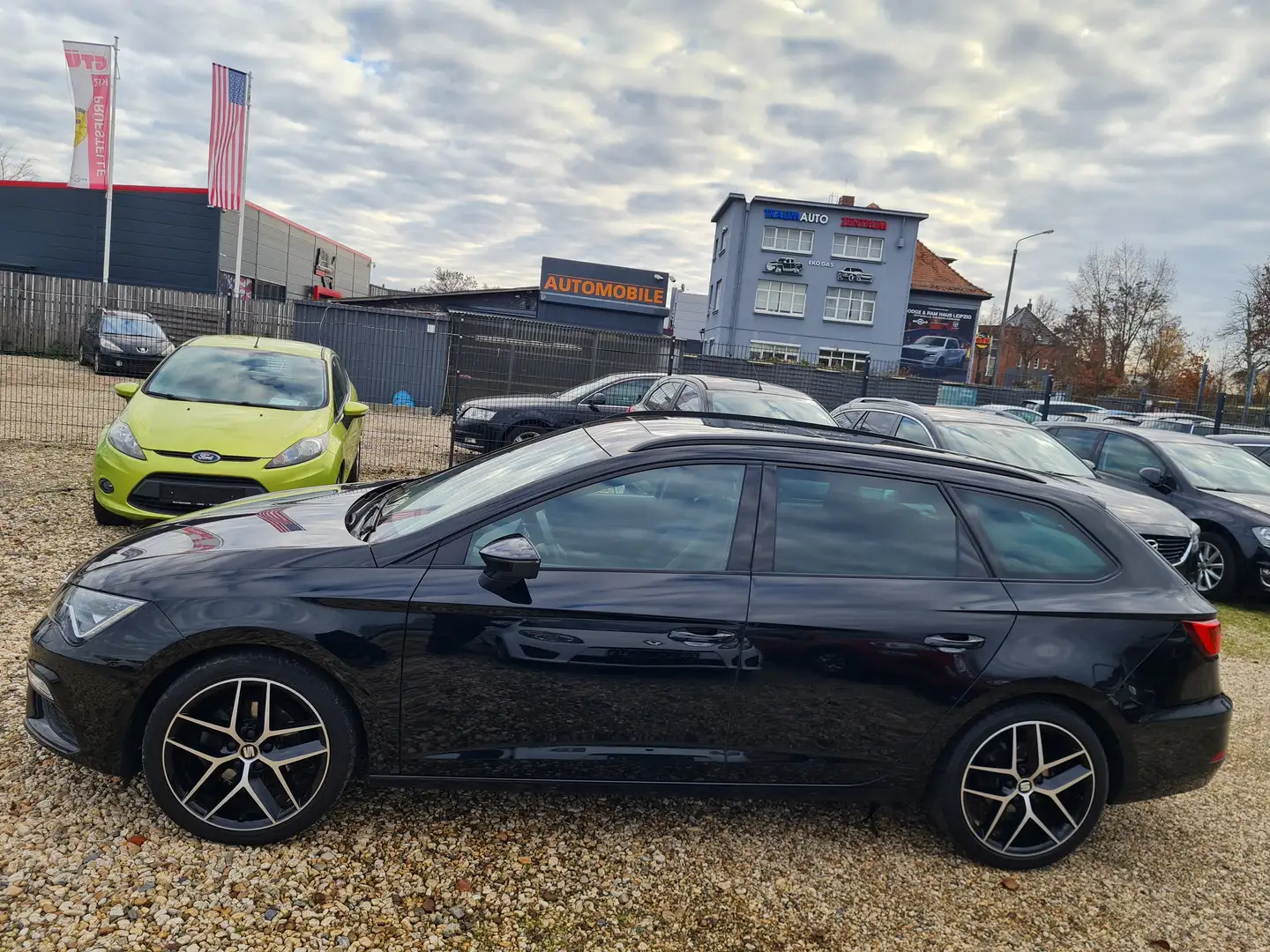 SEAT Leon FR /Automatik/1Hand/TÜV+Inspektion-Neu Negro - 2