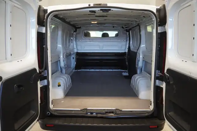Opel Vivaro view 10