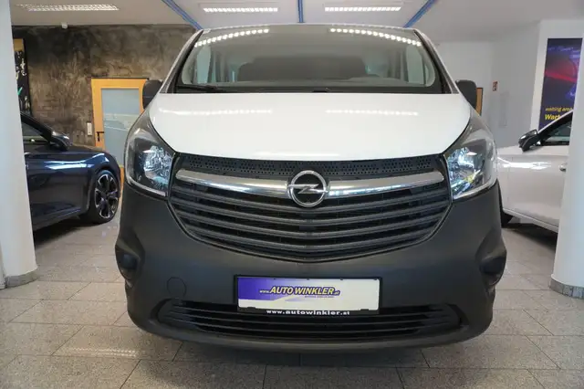 Opel Vivaro view 2