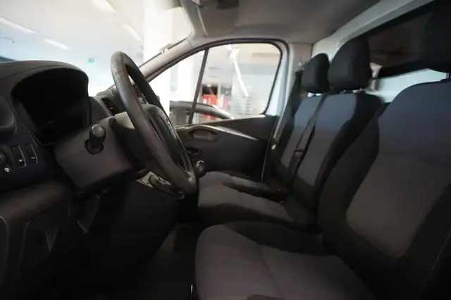 Opel Vivaro view 8