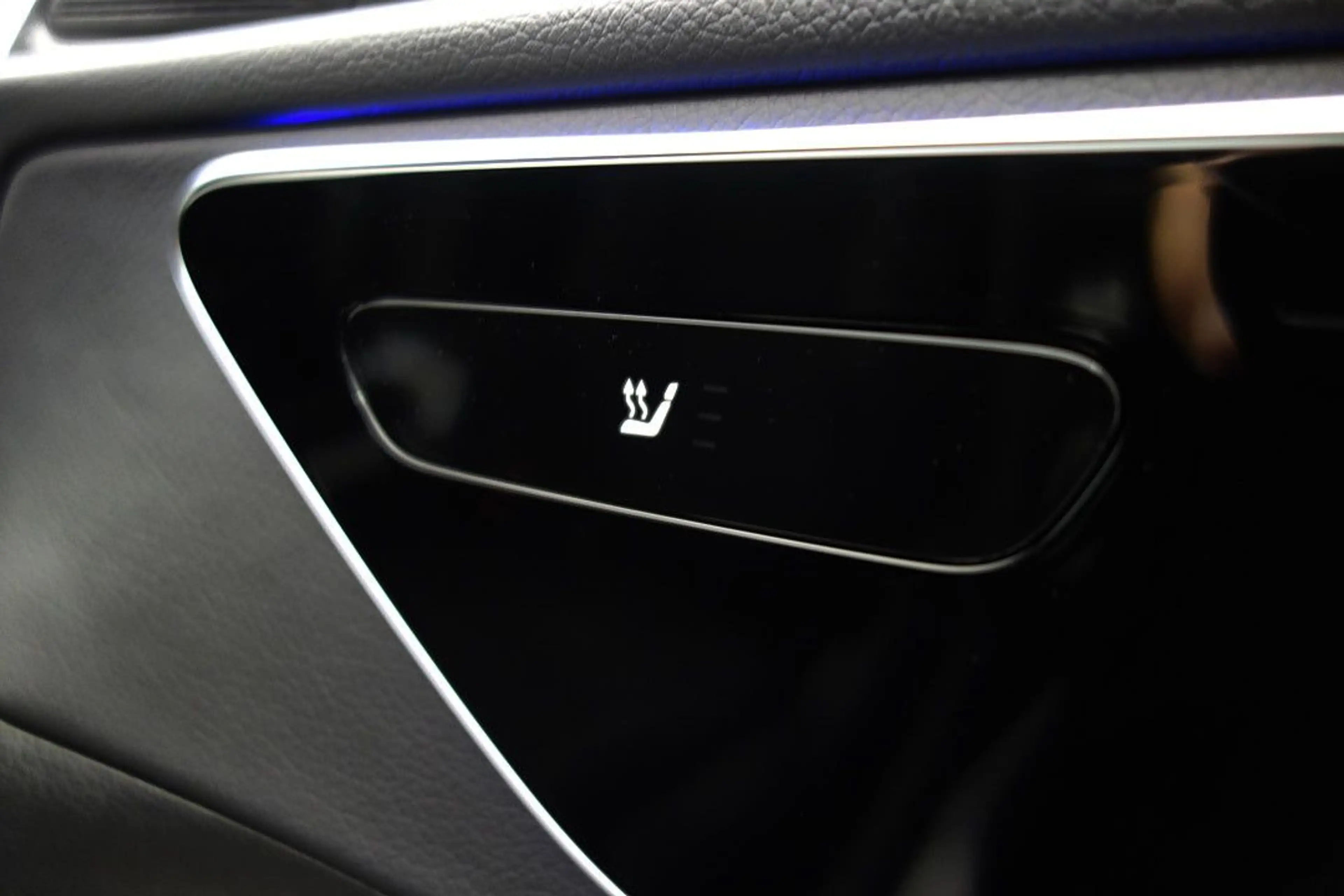 Mercedes-Benz C 200 d T 9G-TRONIC RFKMRA+E-HECK+E-SITZE+ACC+LED — photo 24