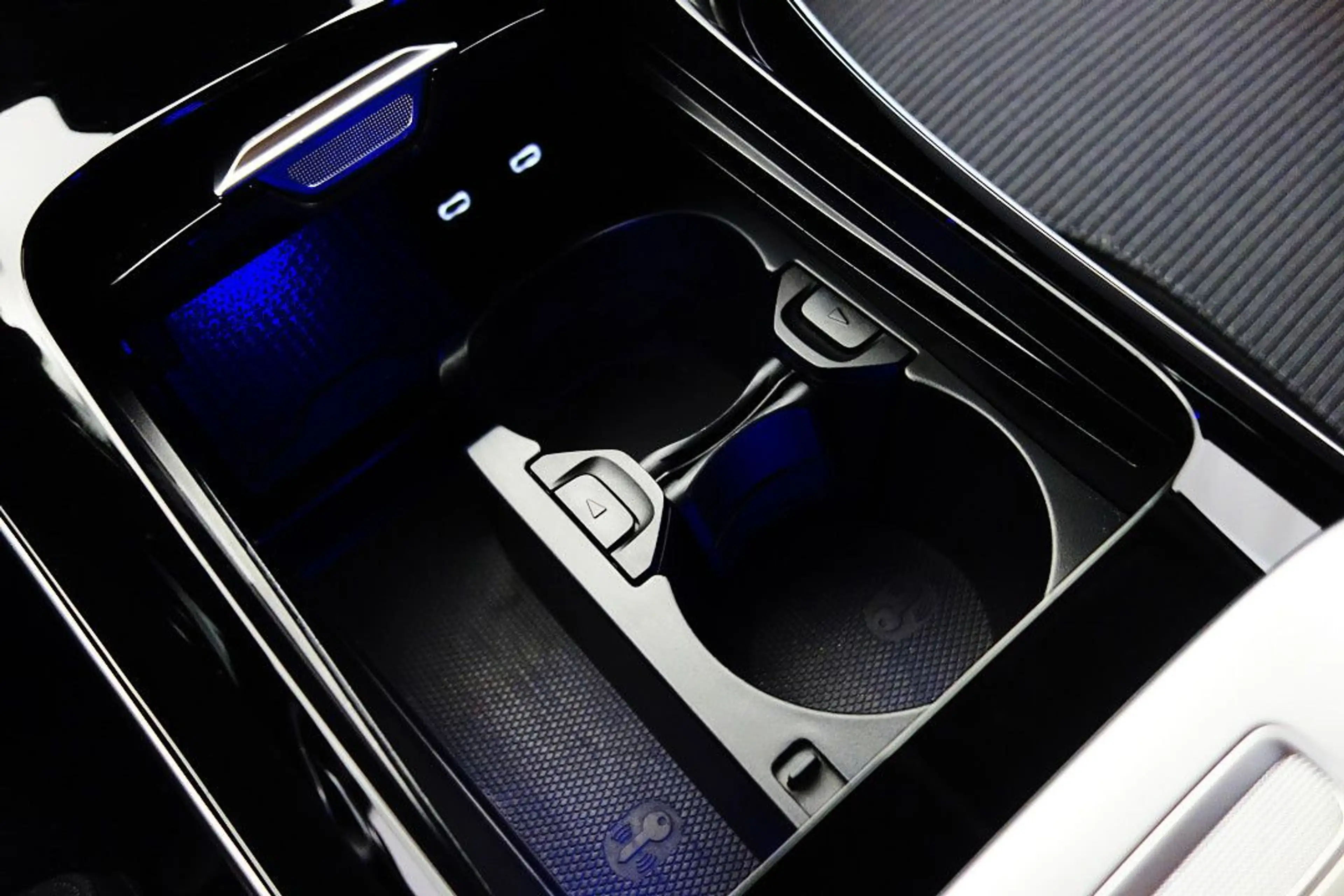 Mercedes-Benz C 200 d T 9G-TRONIC RFKMRA+E-HECK+E-SITZE+ACC+LED — photo 35