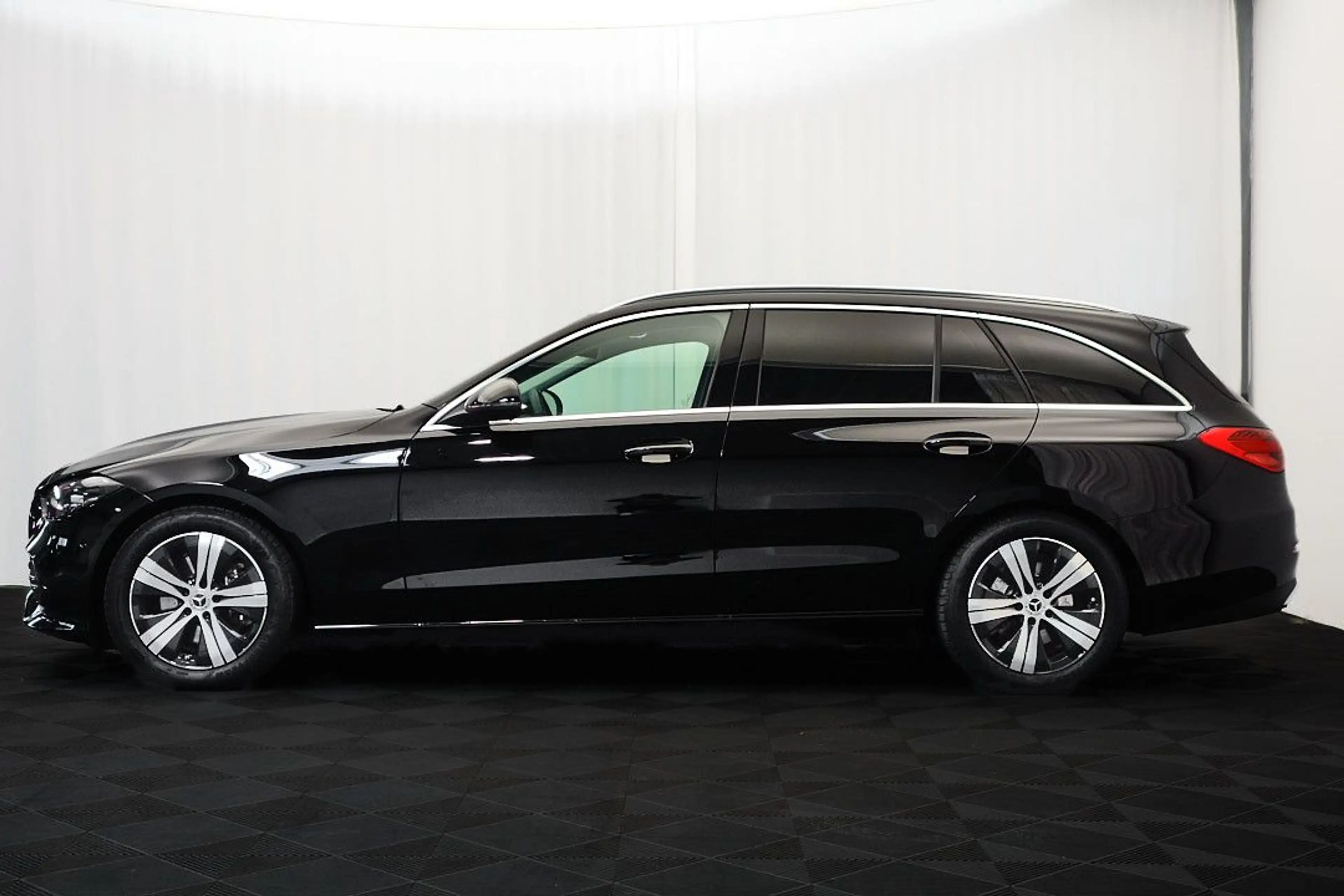 Mercedes-Benz C 200 d T 9G-TRONIC RFKMRA+E-HECK+E-SITZE+ACC+LED — photo 4